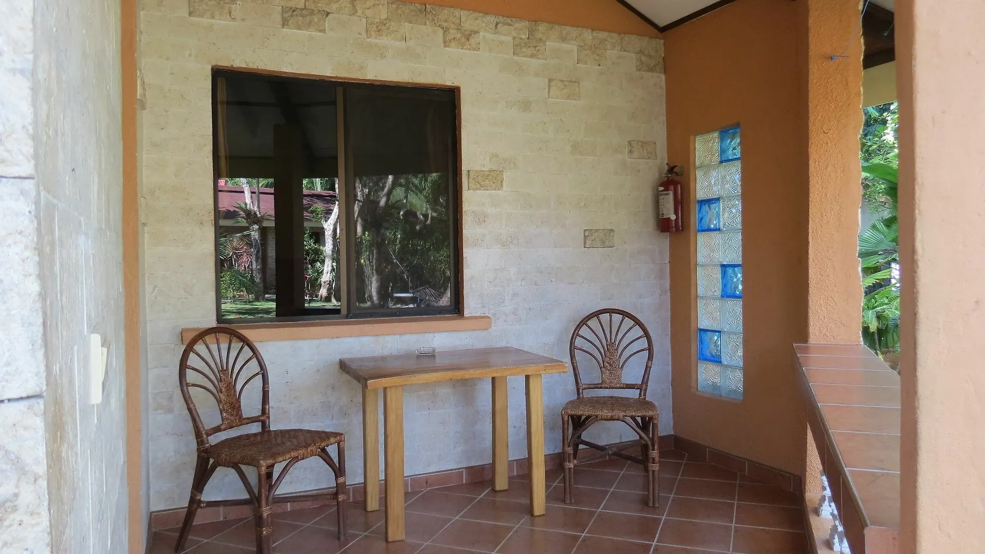 Alonaland Resort Apartelle Panglao 3*, Tawala (Panglao)
