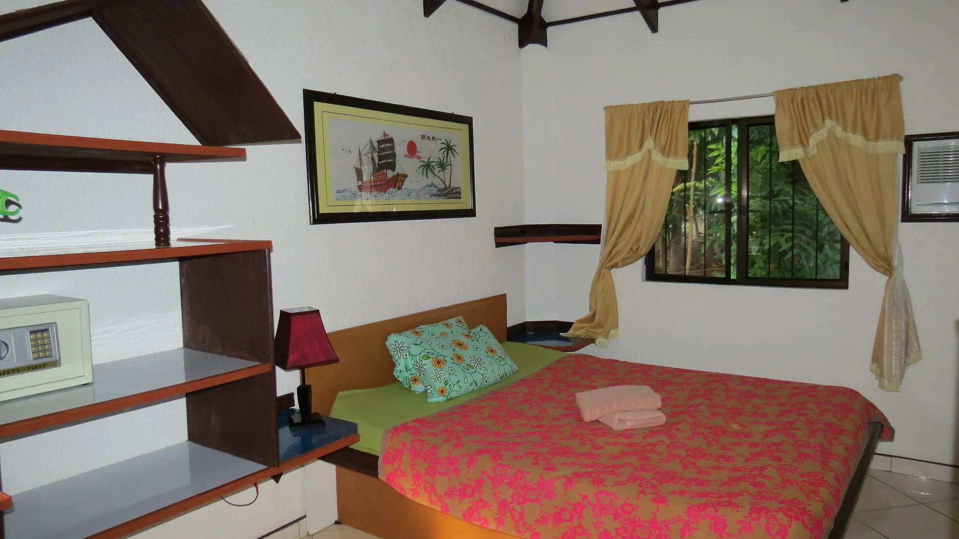 Alonaland Resort Apartelle Panglao 3*, Tawala (Panglao)
