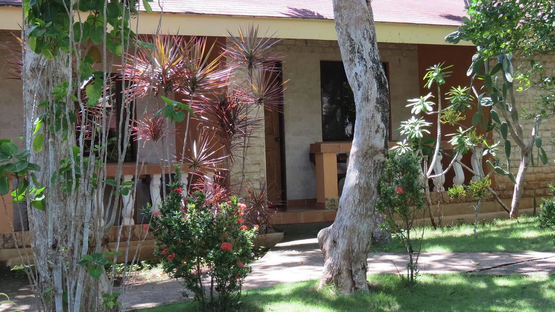 Alonaland Resort Apartelle Panglao Tawala (Panglao)