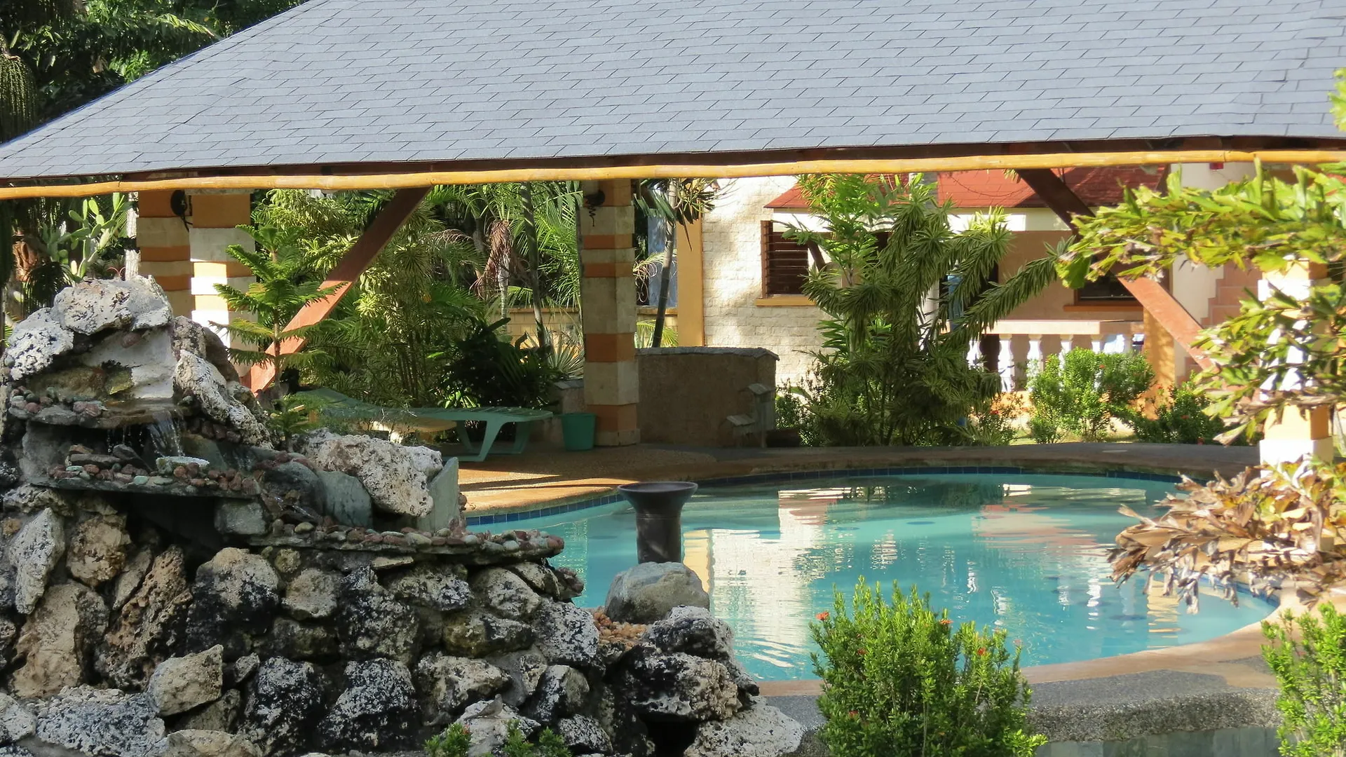 Alonaland Resort Apartelle Panglao 3*, Tawala (Panglao) Philippines