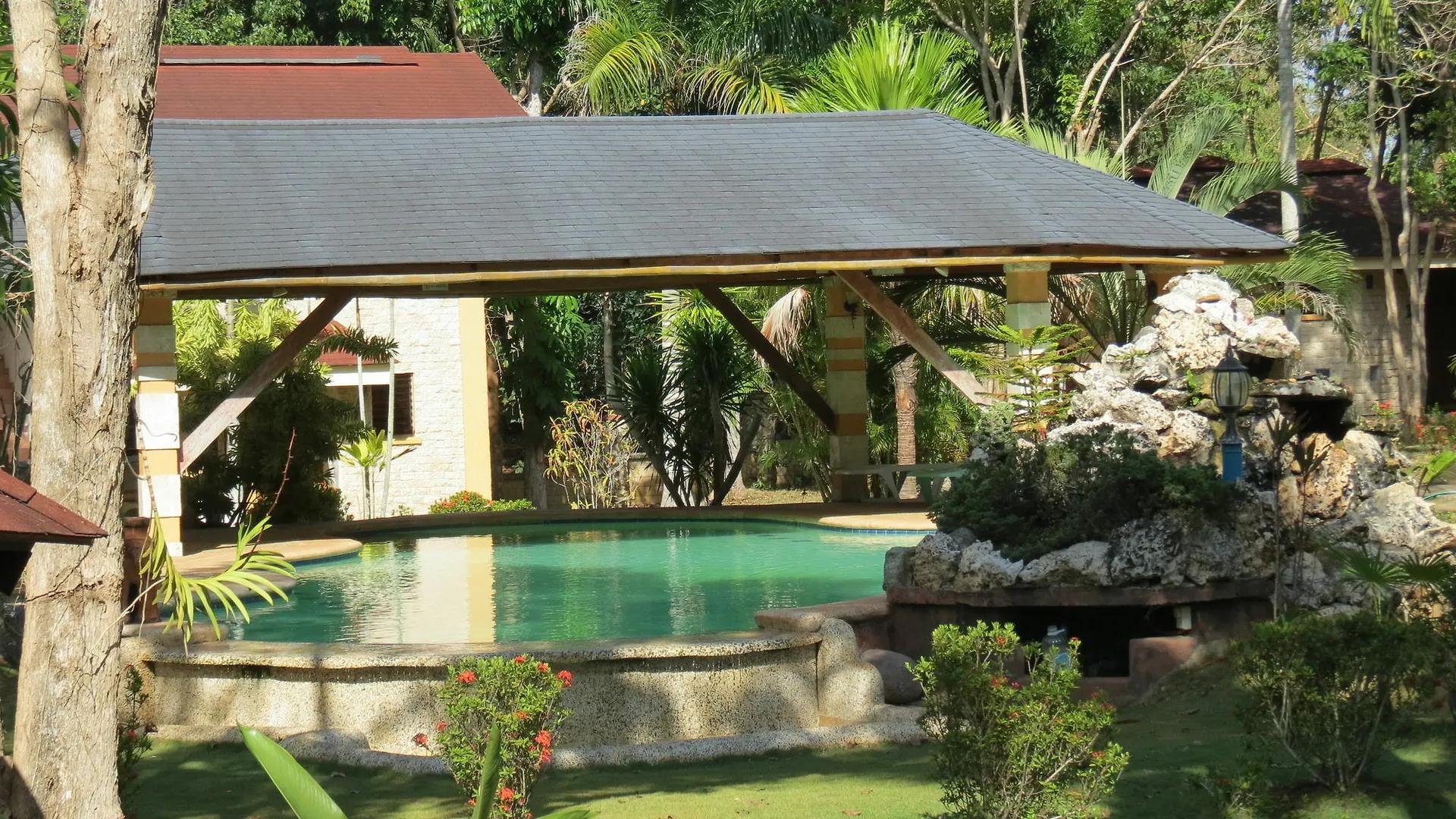 Alonaland Resort Apartelle Panglao