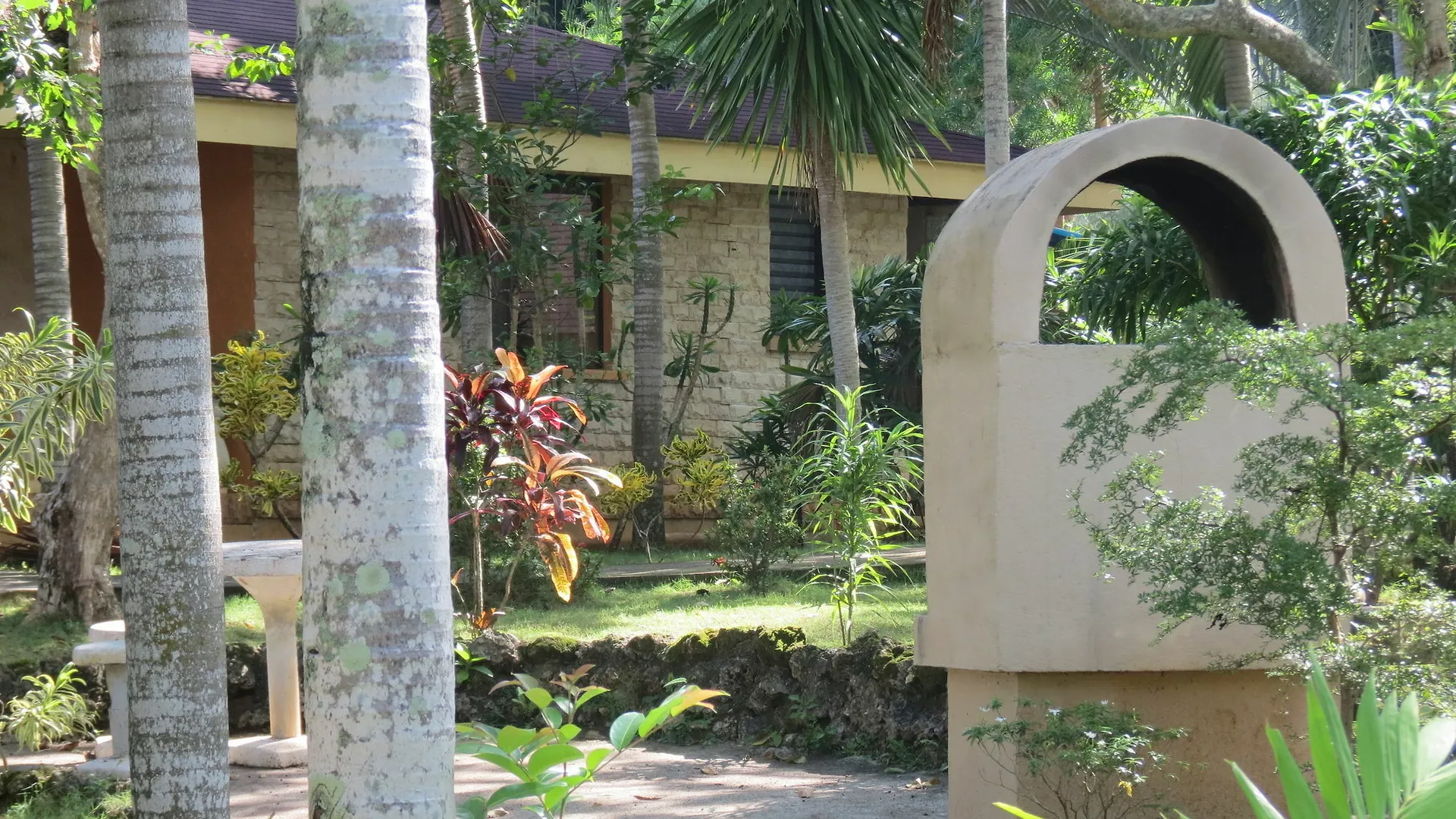 Alonaland Resort Apartelle Panglao