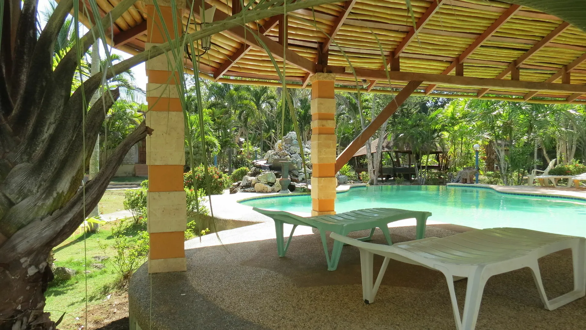 Alonaland Resort Apartelle Panglao Philippines