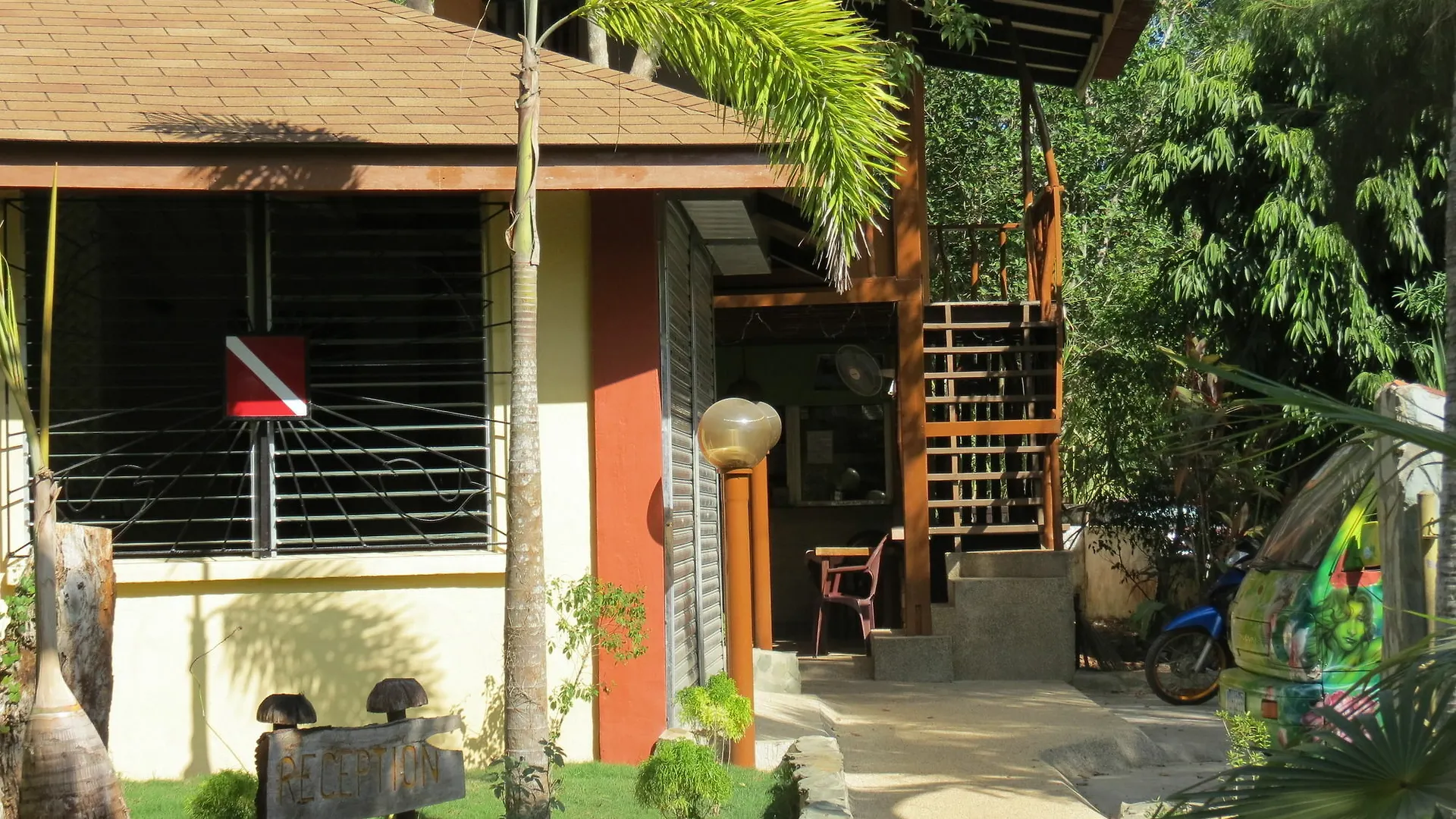 Alonaland Resort Apartelle Panglao 3*, Tawala (Panglao)